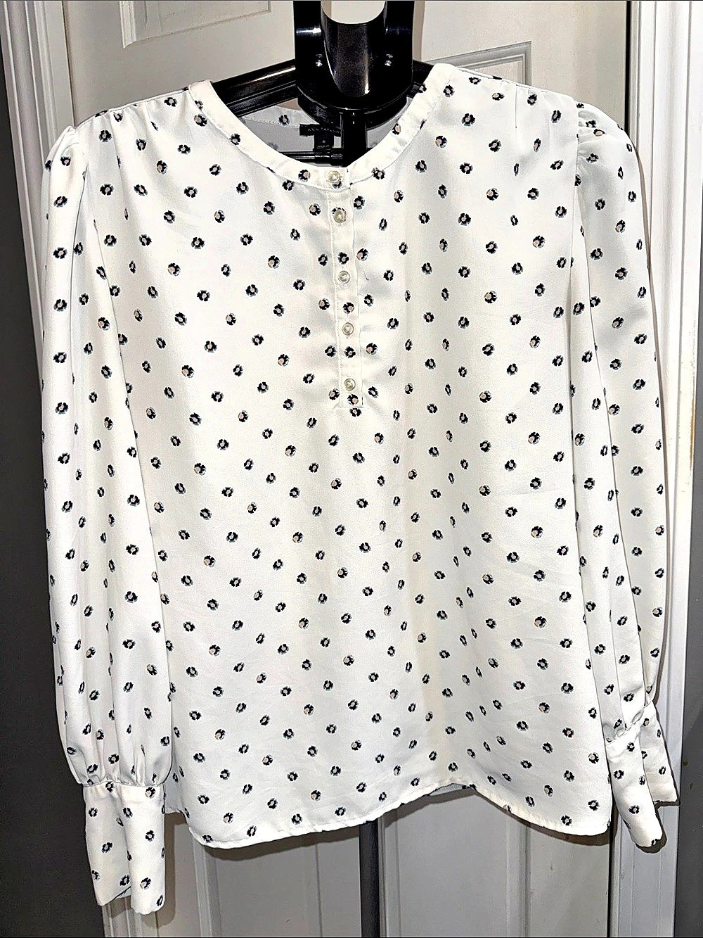 Ann Taylor Floral Button-Front Blouse in White & Black Size Medium